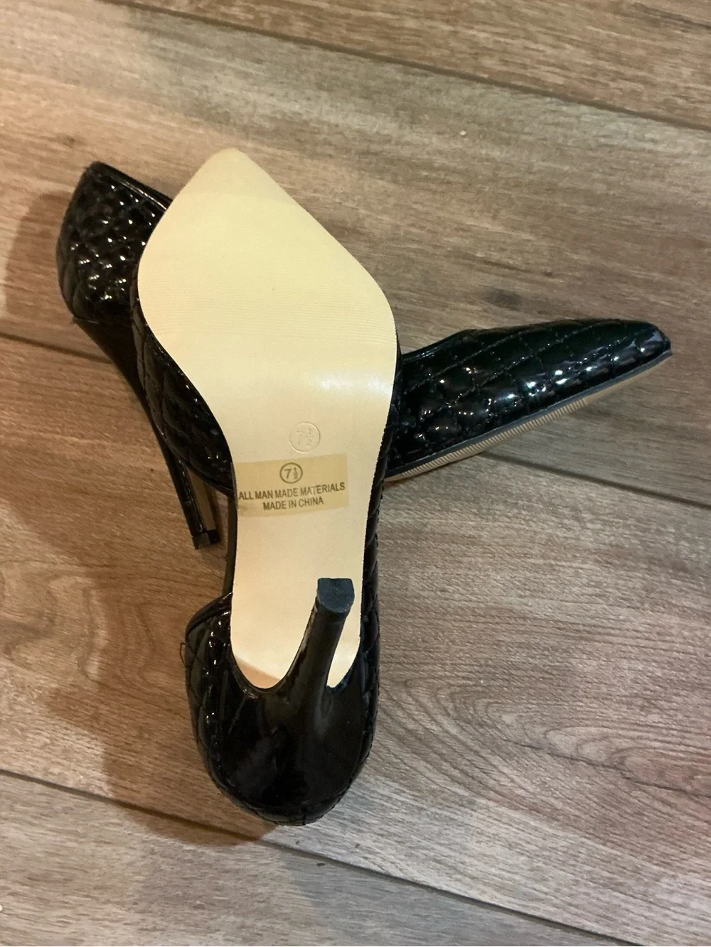 NWOT Easos Geal Black Quilted Patent Pointed Toe Heels Size 7.5